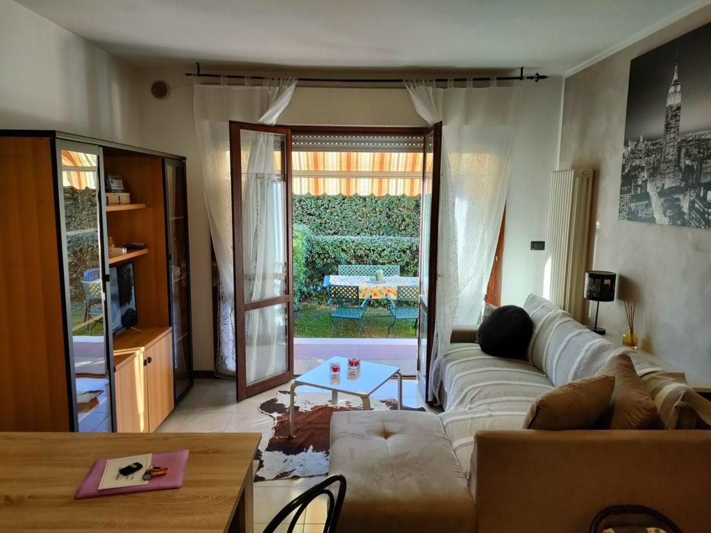 This property is ideal for spending a beautiful holiday on Lake Garda, because it has all the characteristics required for a holiday home.

It is located near the lake and amusement parks, in a quiet and green area.