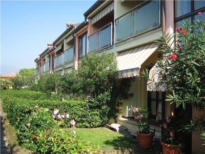 This property is ideal for spending a beautiful holiday on Lake Garda because it has all the characteristics required for a holiday home.
It is located near the lake and amusement parks, in a quiet and green area.